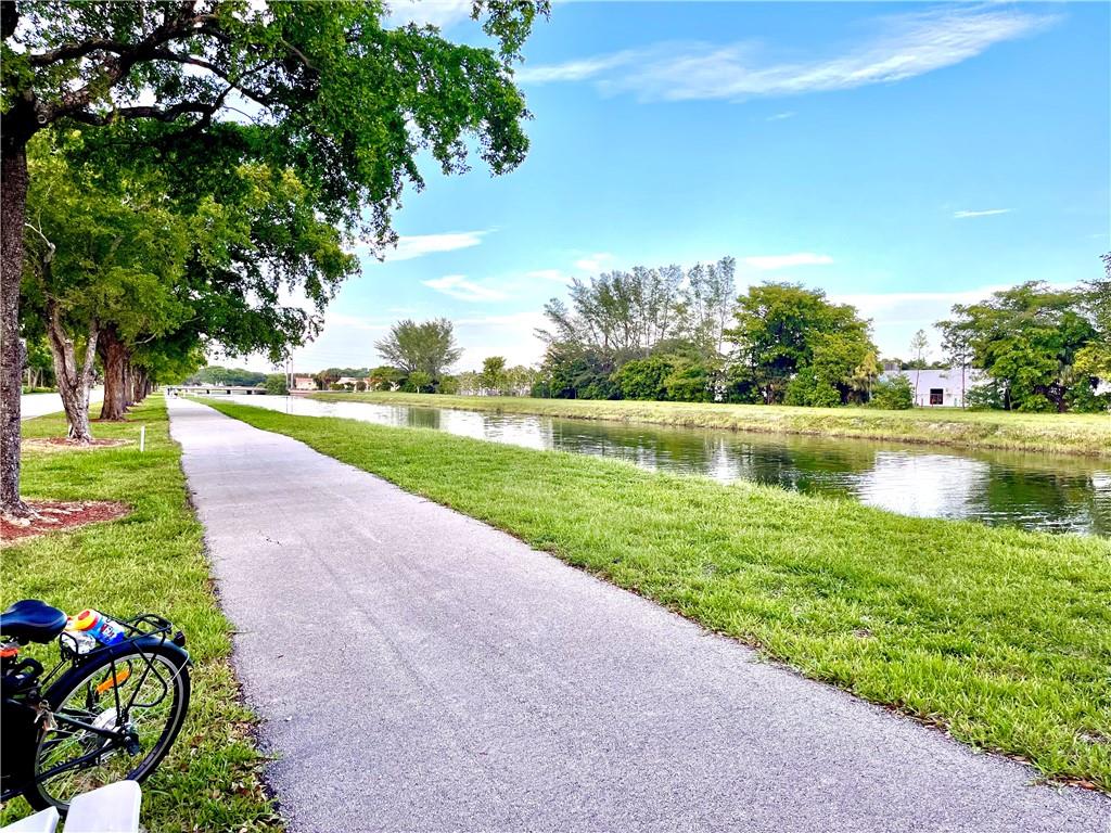 PALM-AIRE COUNTRY CLUB - Residential
