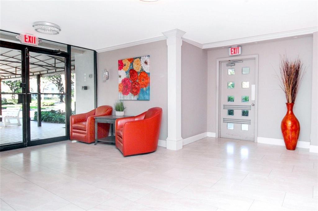 PALM-AIRE COUNTRY CLUB - Residential
