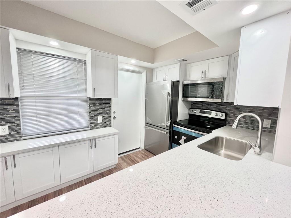 PALM-AIRE COUNTRY CLUB - Residential