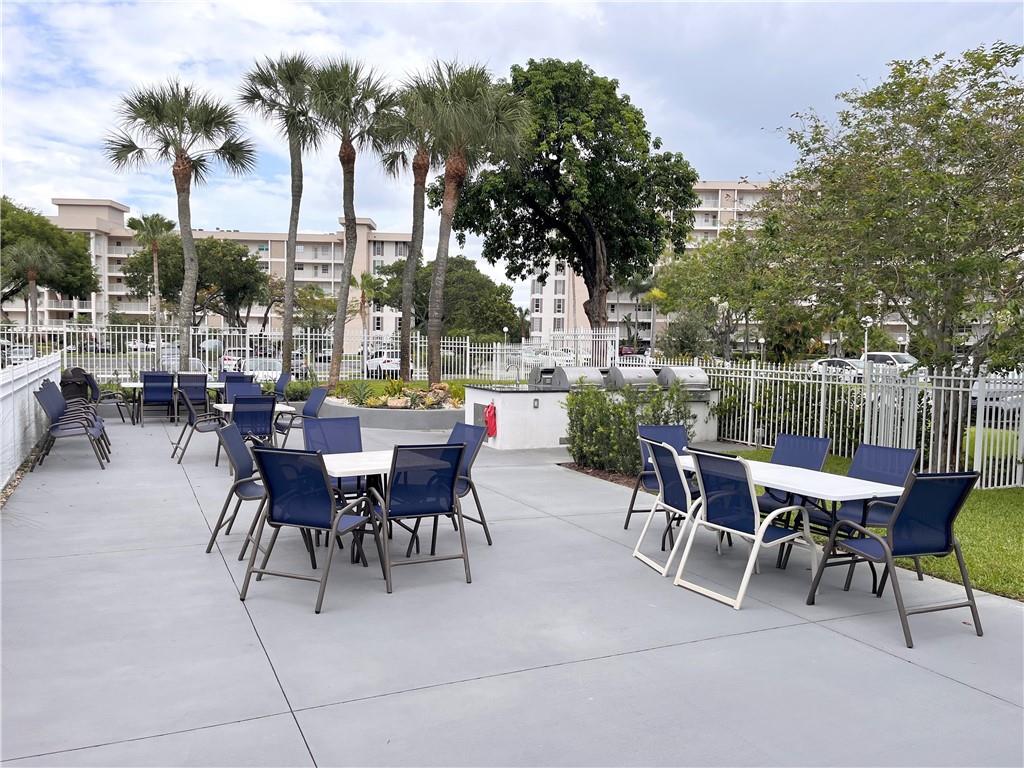 PALM-AIRE COUNTRY CLUB - Residential