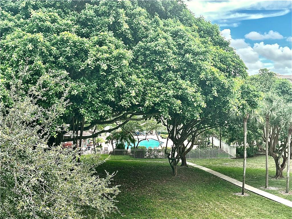 PALM-AIRE COUNTRY CLUB - Residential