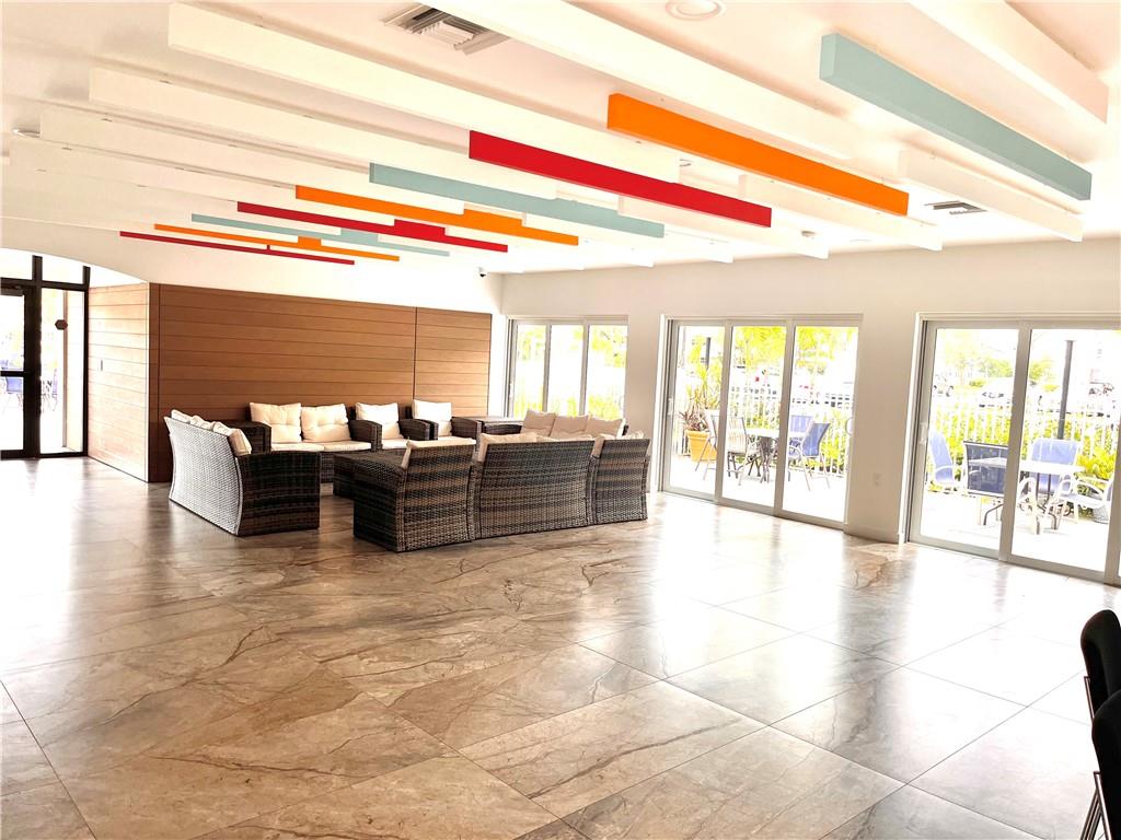 PALM-AIRE COUNTRY CLUB - Residential