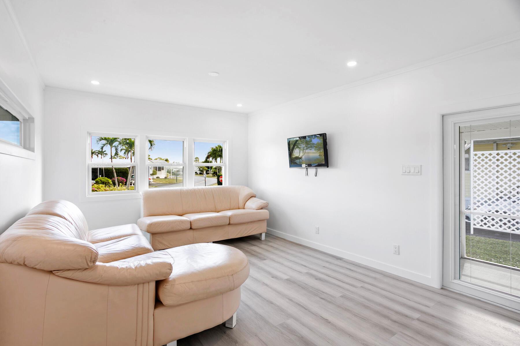 JAMAICA BAY MOBILE HOME C - Residential