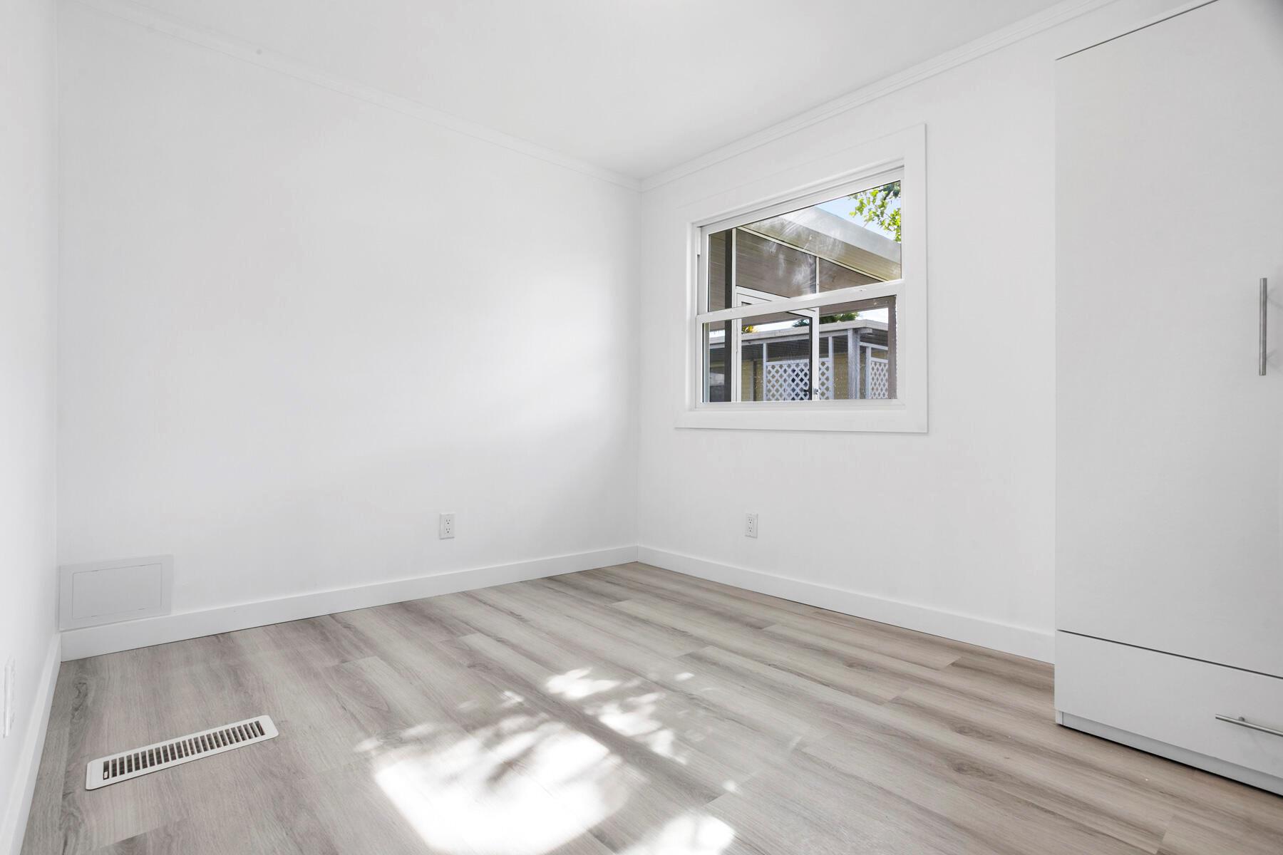 JAMAICA BAY MOBILE HOME C - Residential