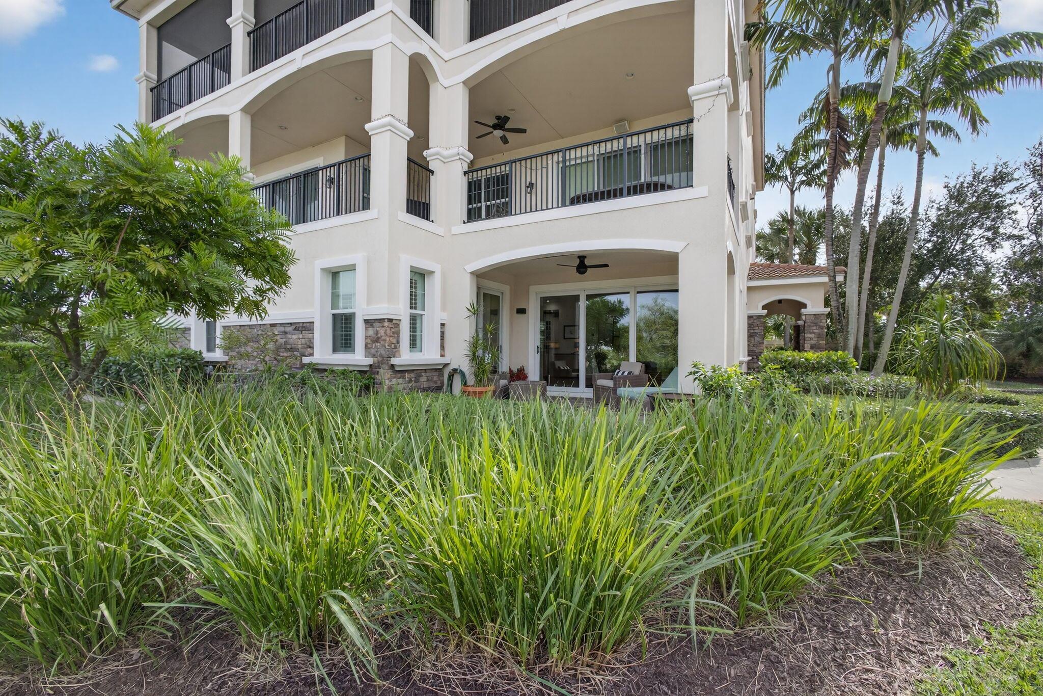 CARRIAGE HOMES AT FRENCHM - Residential