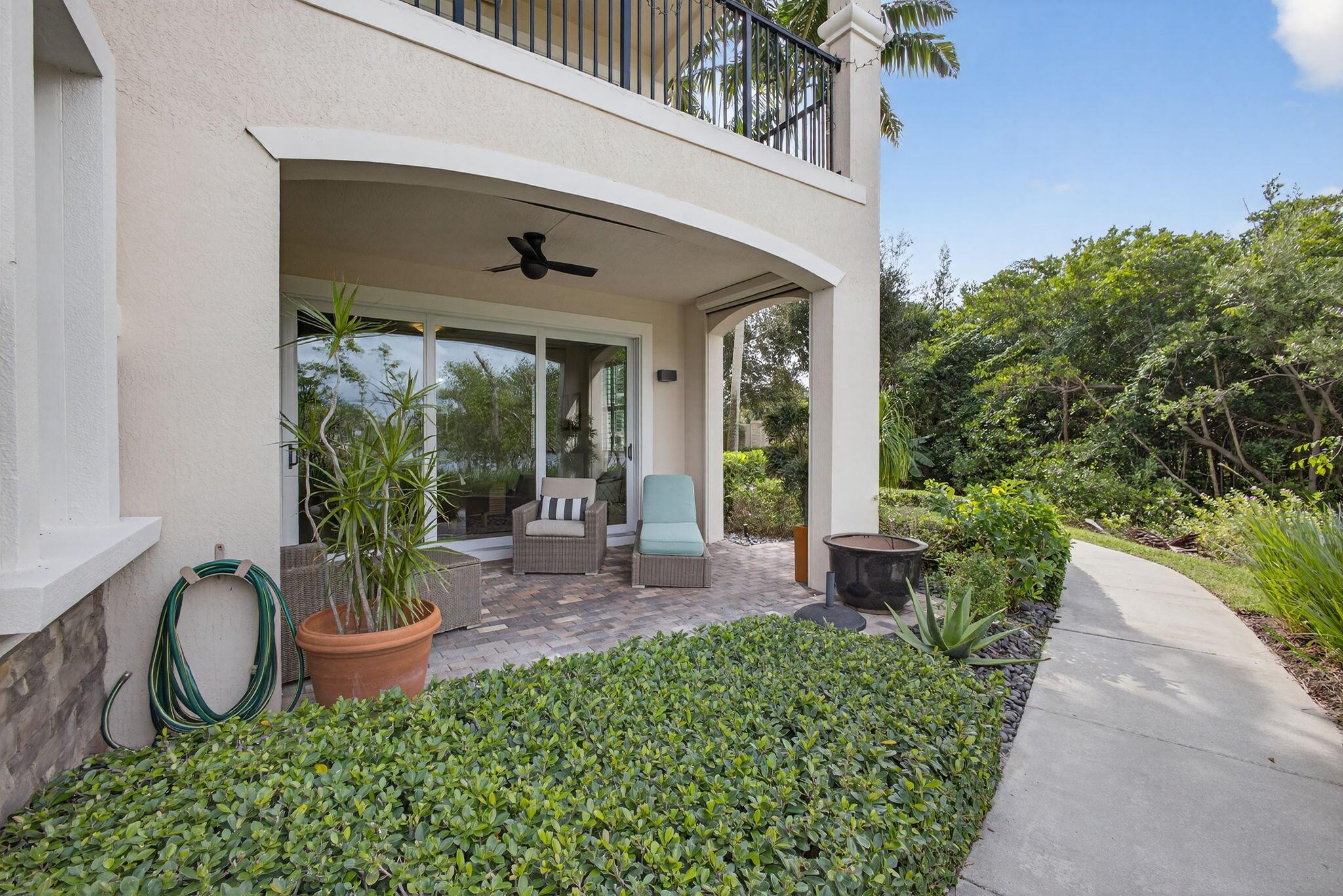 CARRIAGE HOMES AT FRENCHM - Residential