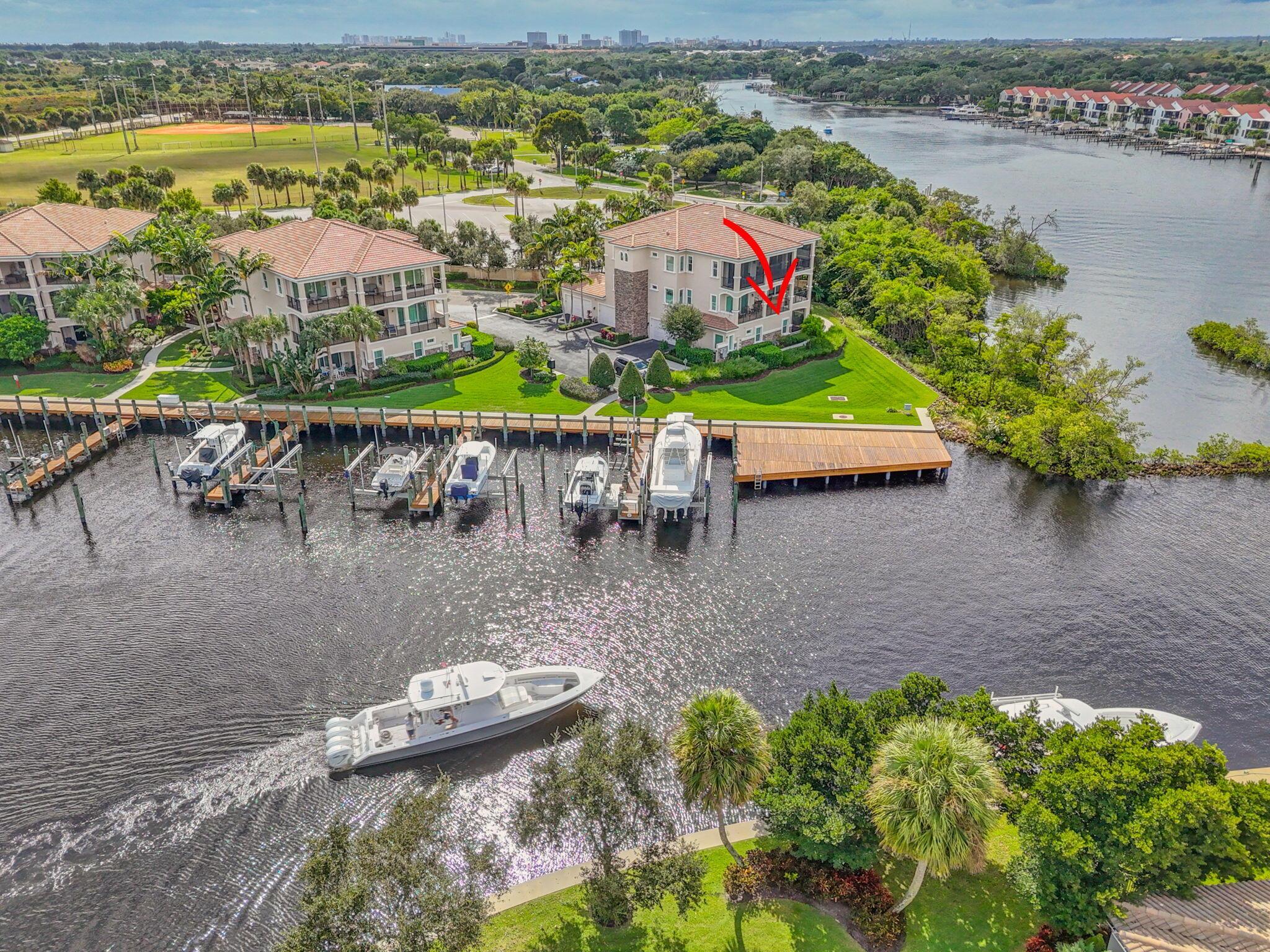 CARRIAGE HOMES AT FRENCHM - Residential