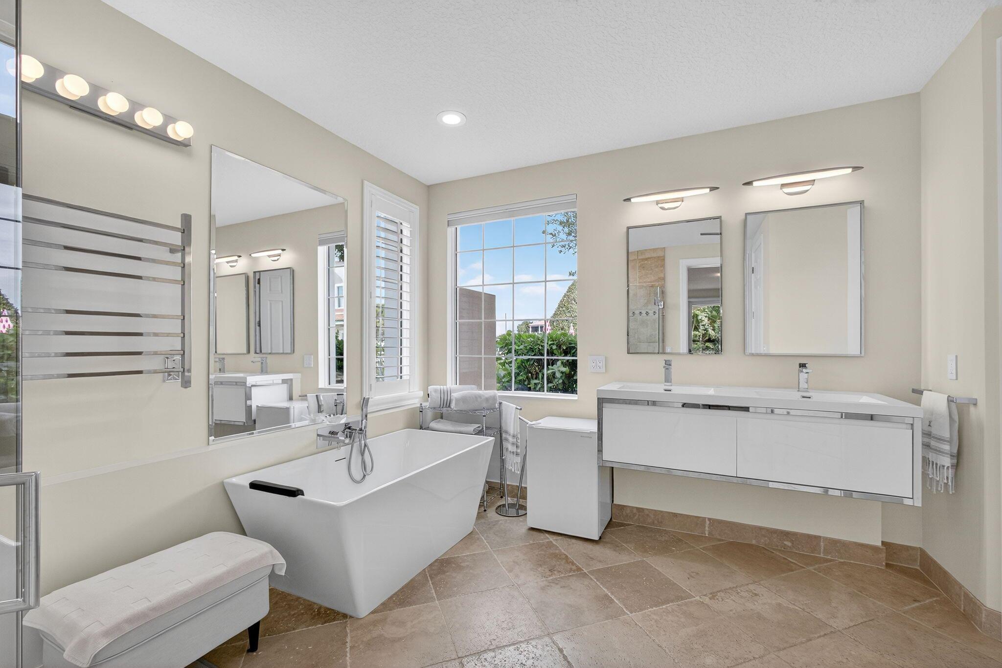 CARRIAGE HOMES AT FRENCHM - Residential