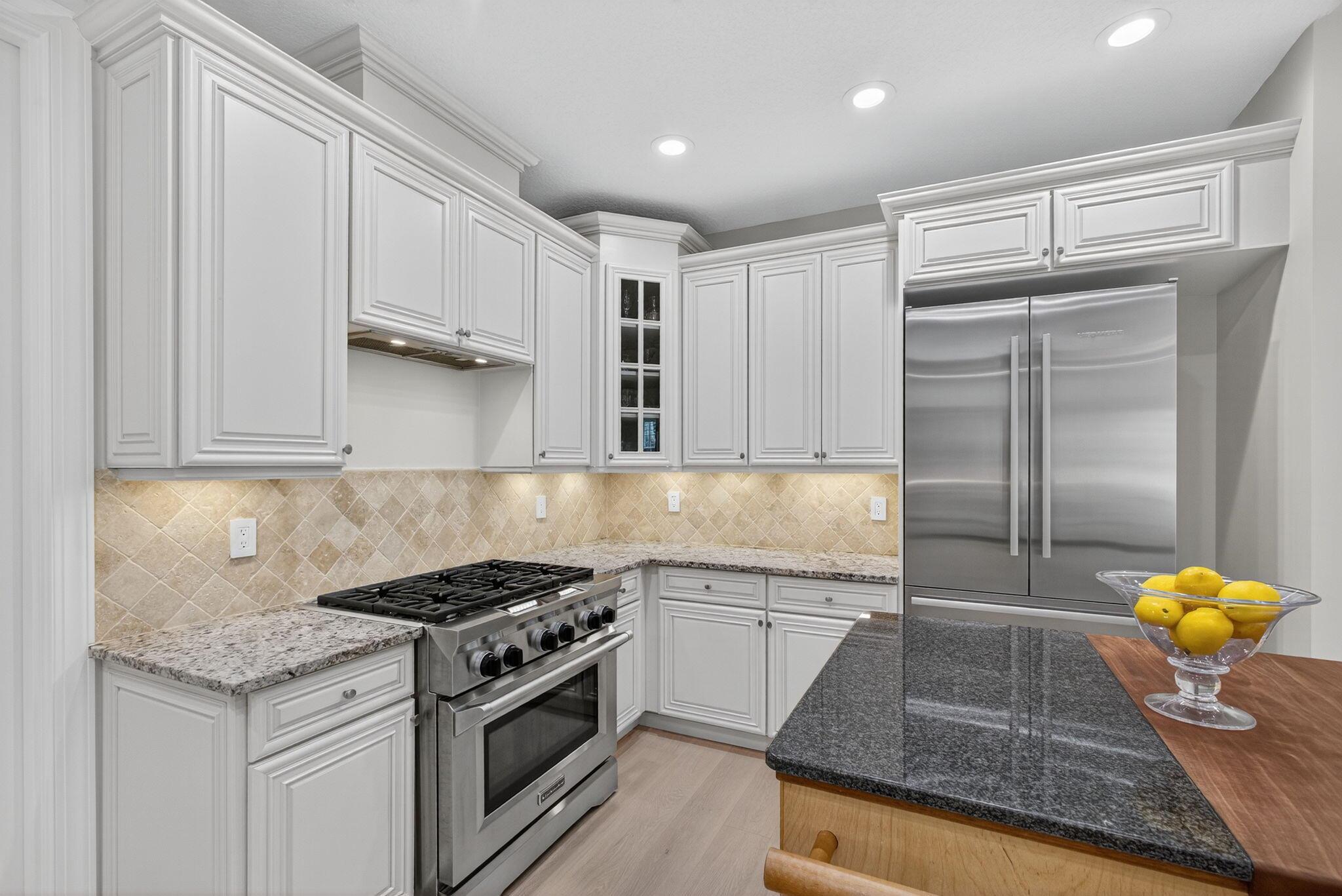 CARRIAGE HOMES AT FRENCHM - Residential