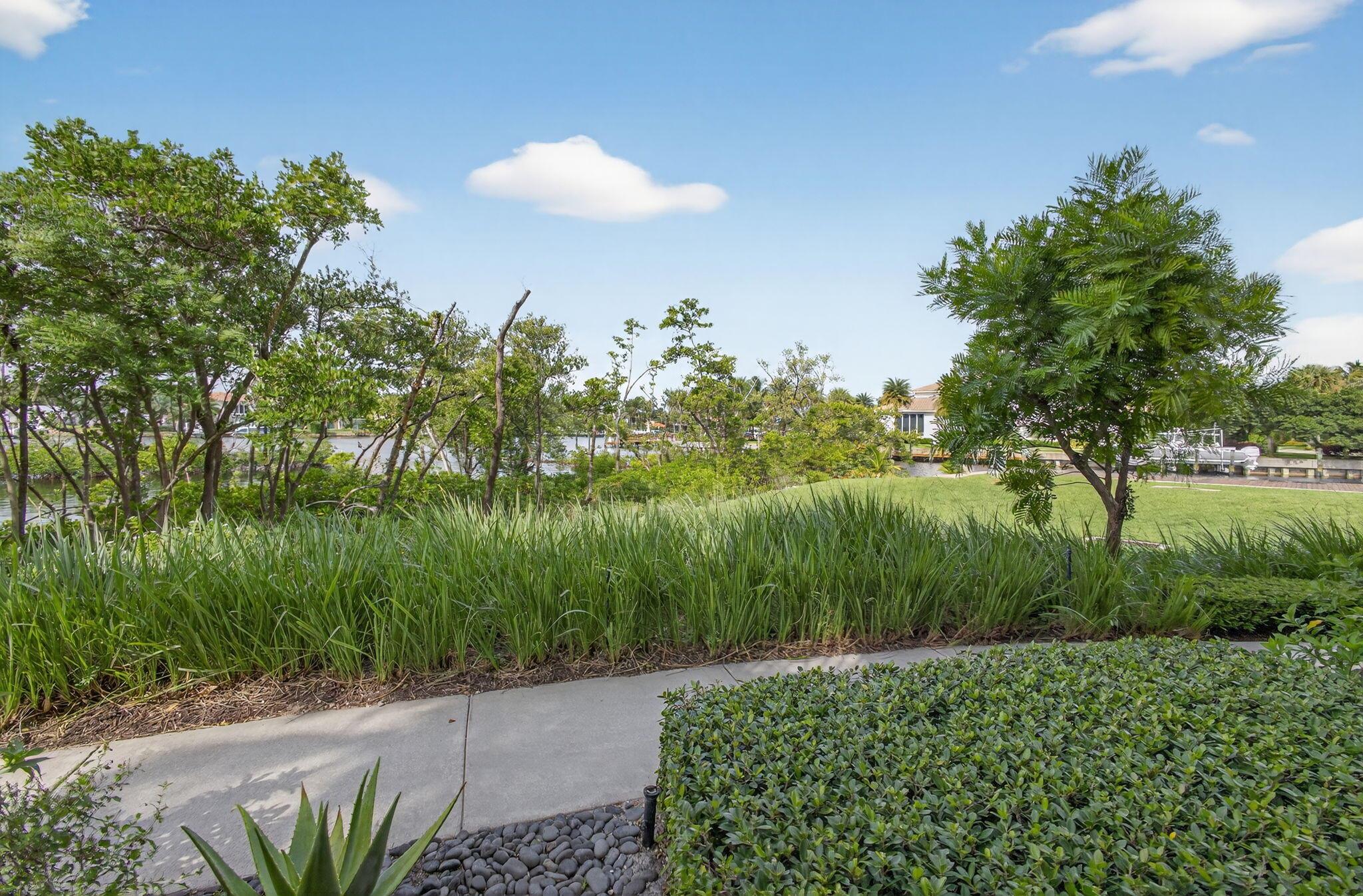 CARRIAGE HOMES AT FRENCHM - Residential