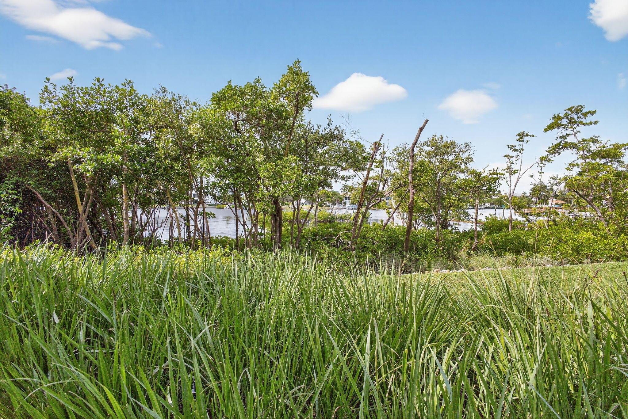 CARRIAGE HOMES AT FRENCHM - Residential