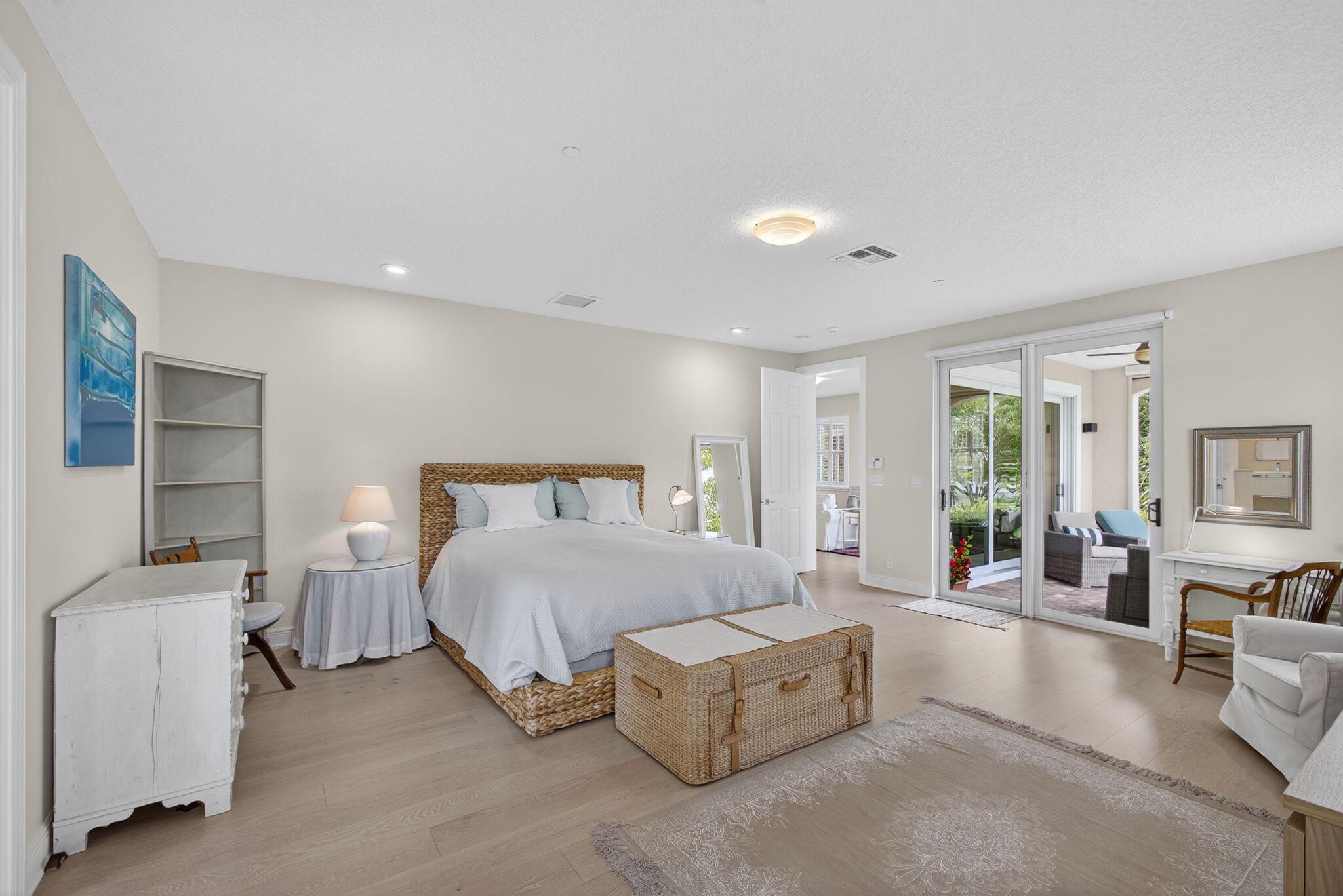 CARRIAGE HOMES AT FRENCHM - Residential