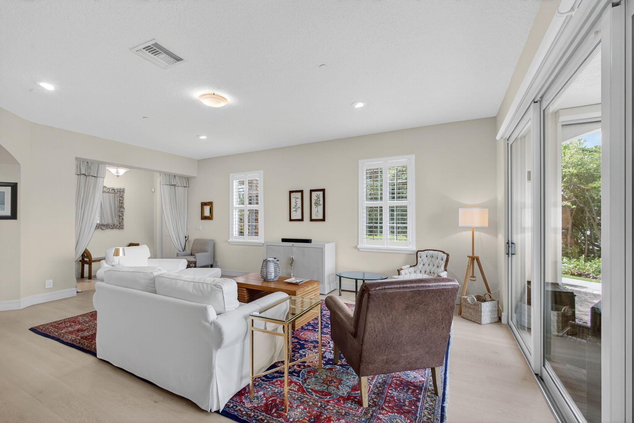 CARRIAGE HOMES AT FRENCHM - Residential