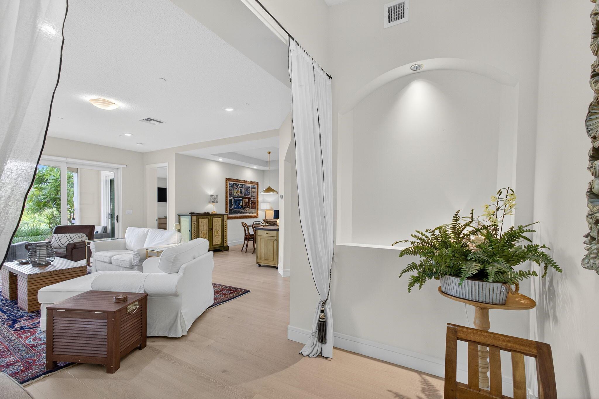 CARRIAGE HOMES AT FRENCHM - Residential