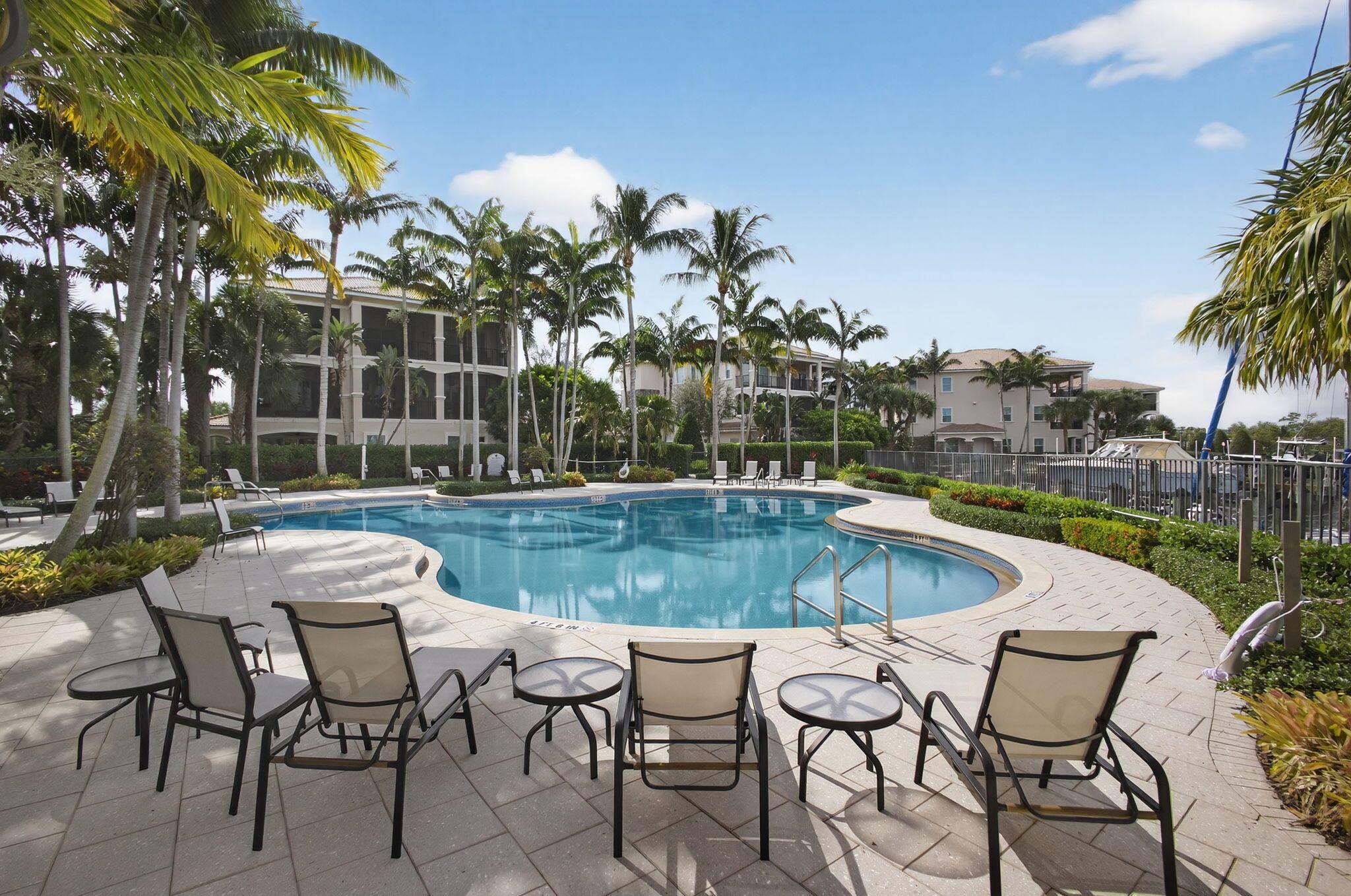 CARRIAGE HOMES AT FRENCHM - Residential