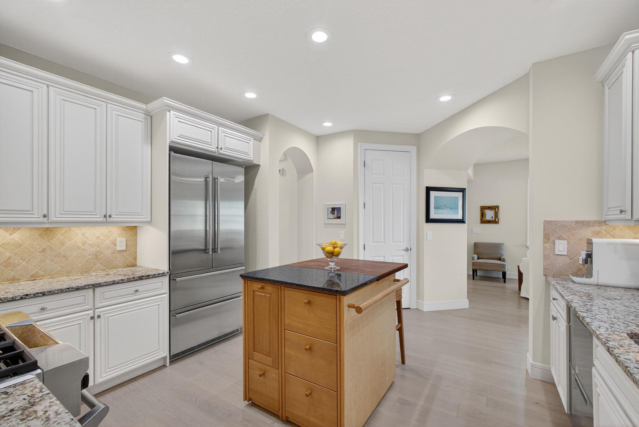 CARRIAGE HOMES AT FRENCHM - Residential