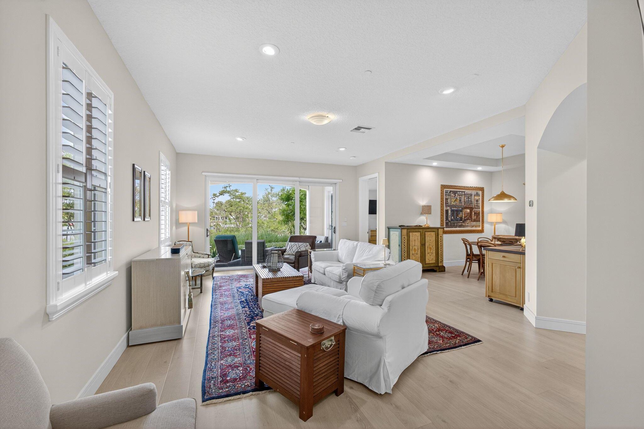 CARRIAGE HOMES AT FRENCHM - Residential