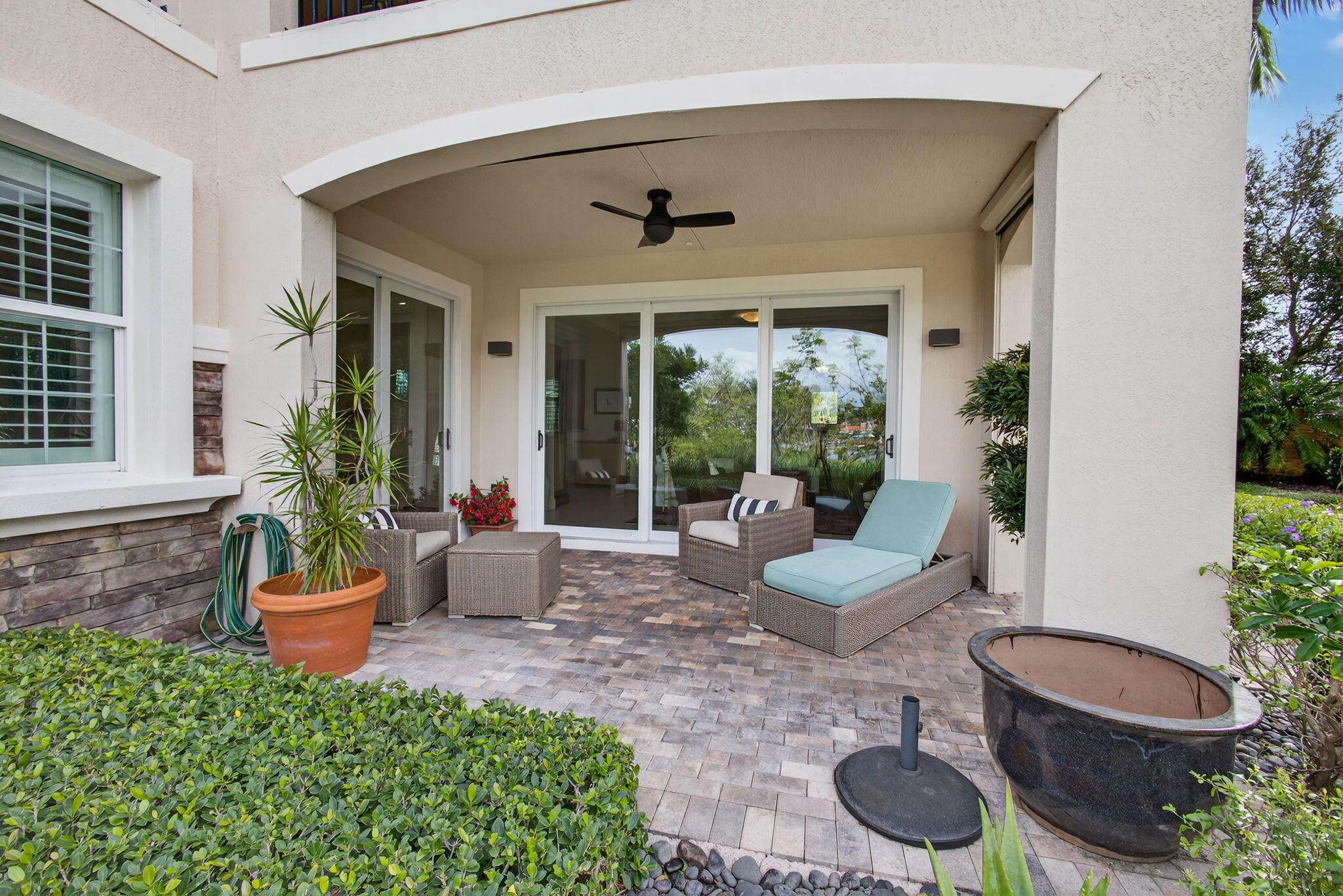 CARRIAGE HOMES AT FRENCHM - Residential