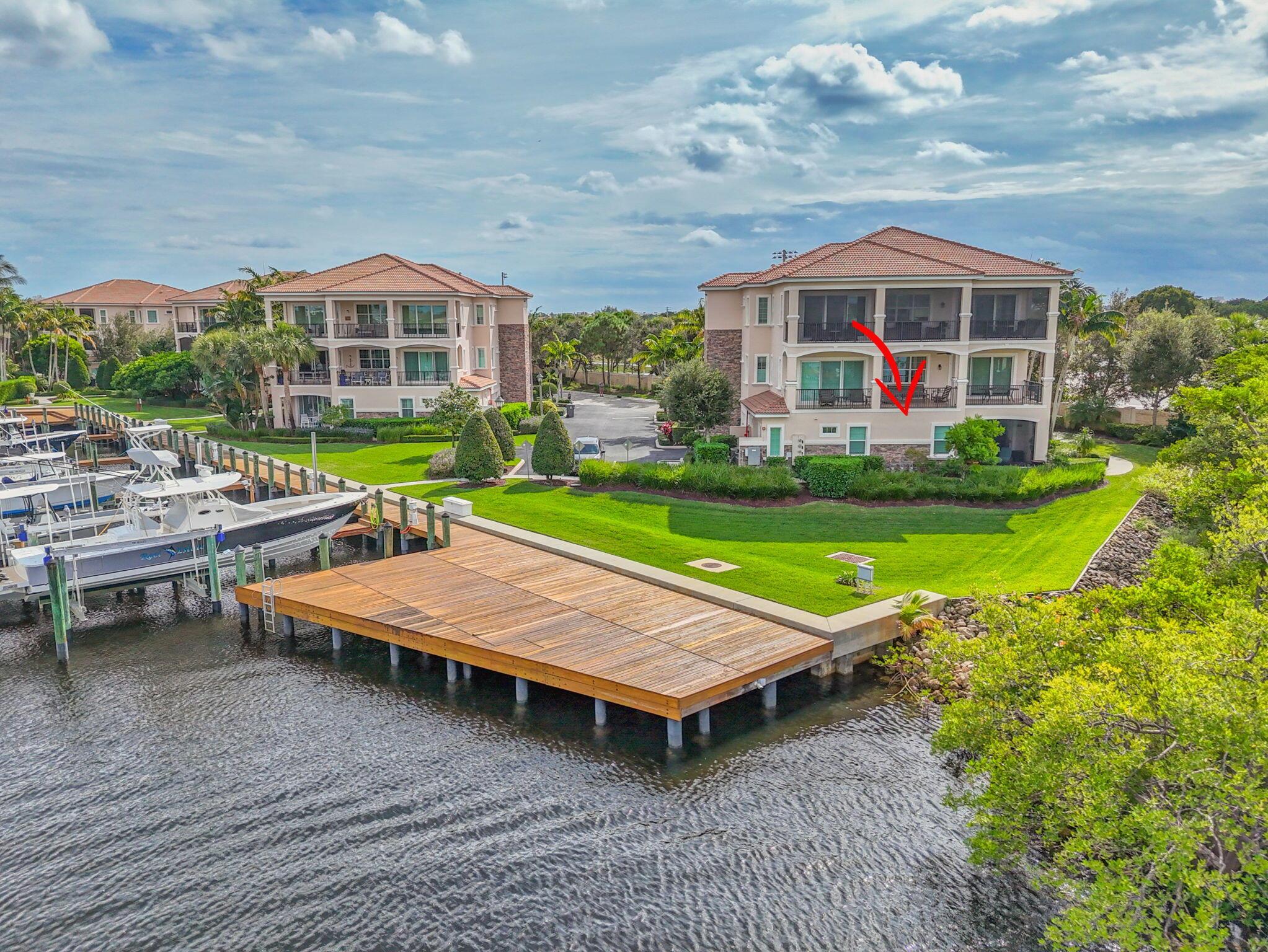 CARRIAGE HOMES AT FRENCHM - Residential