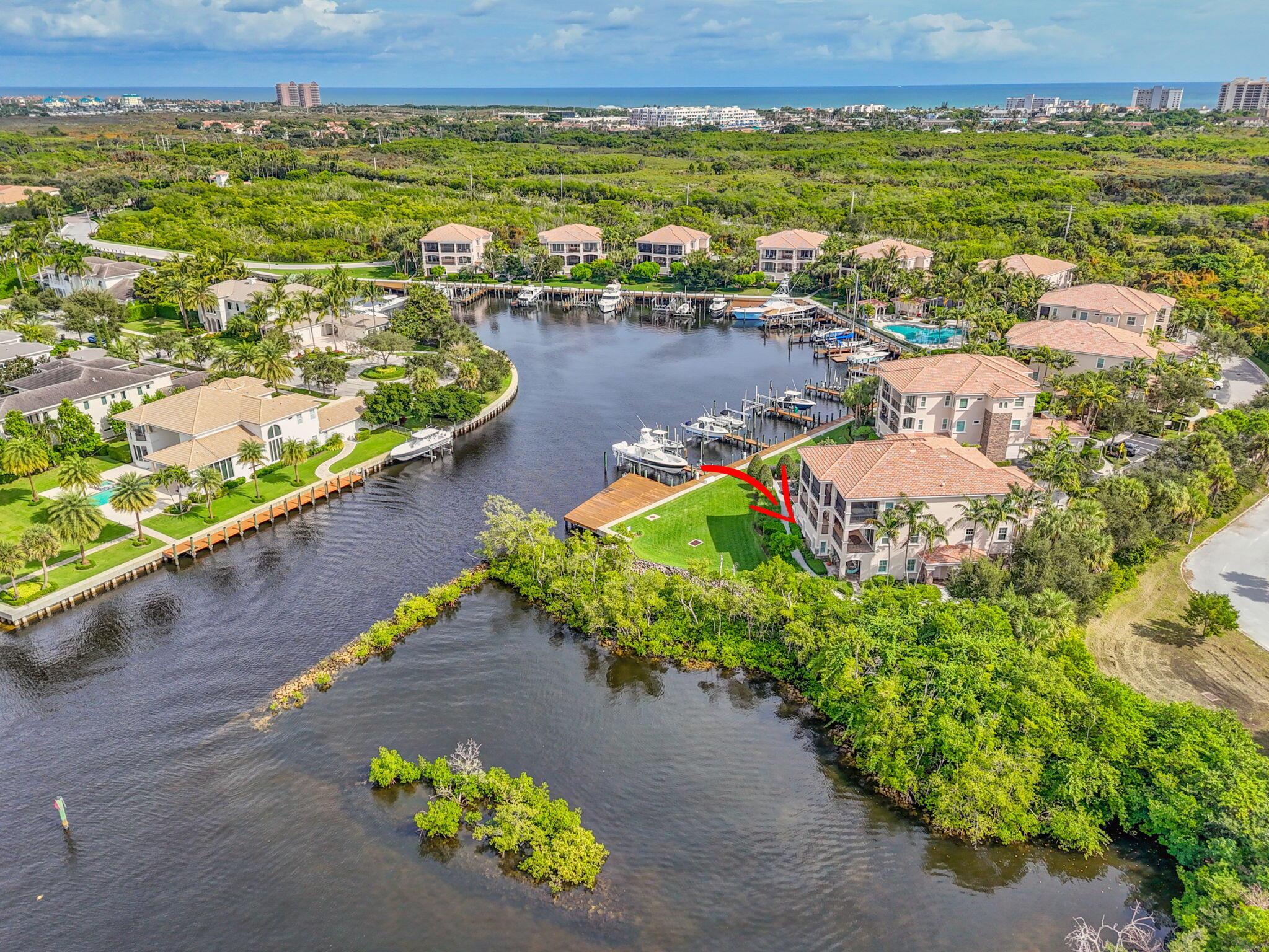 CARRIAGE HOMES AT FRENCHM - Residential