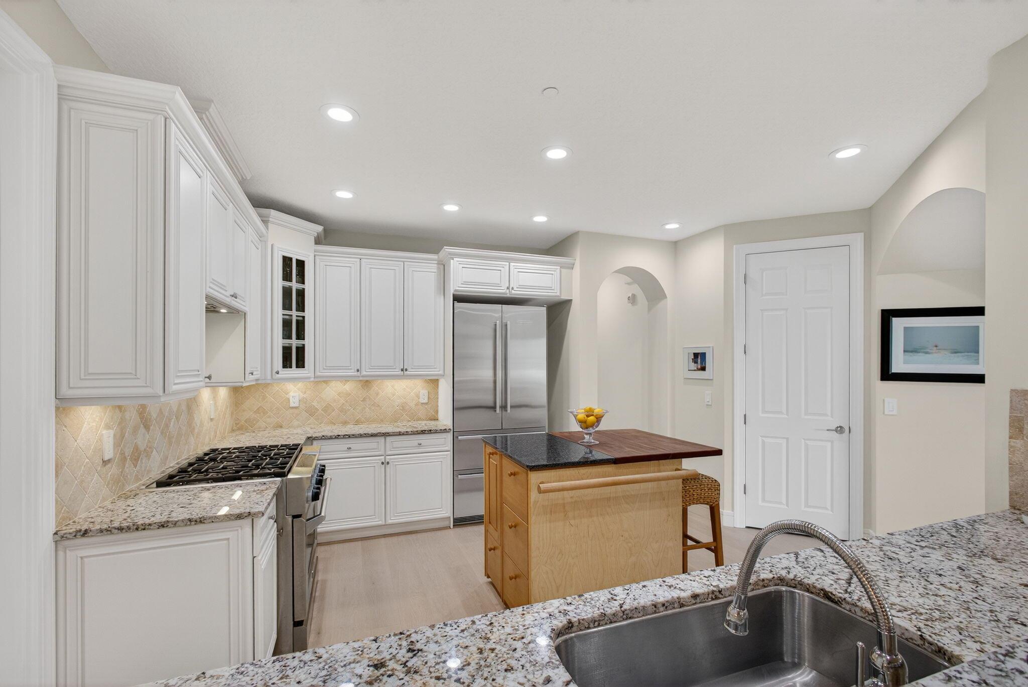 CARRIAGE HOMES AT FRENCHM - Residential