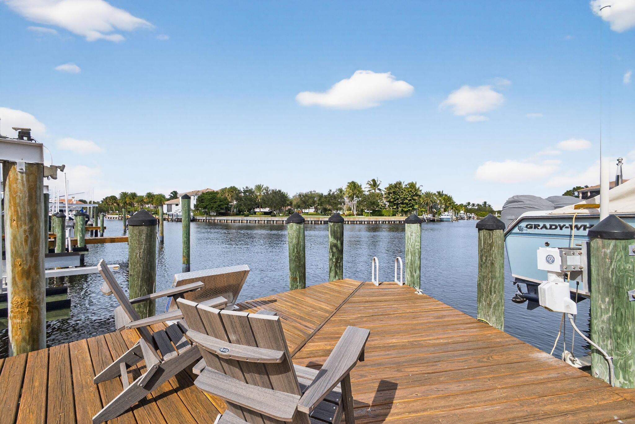 CARRIAGE HOMES AT FRENCHM - Residential