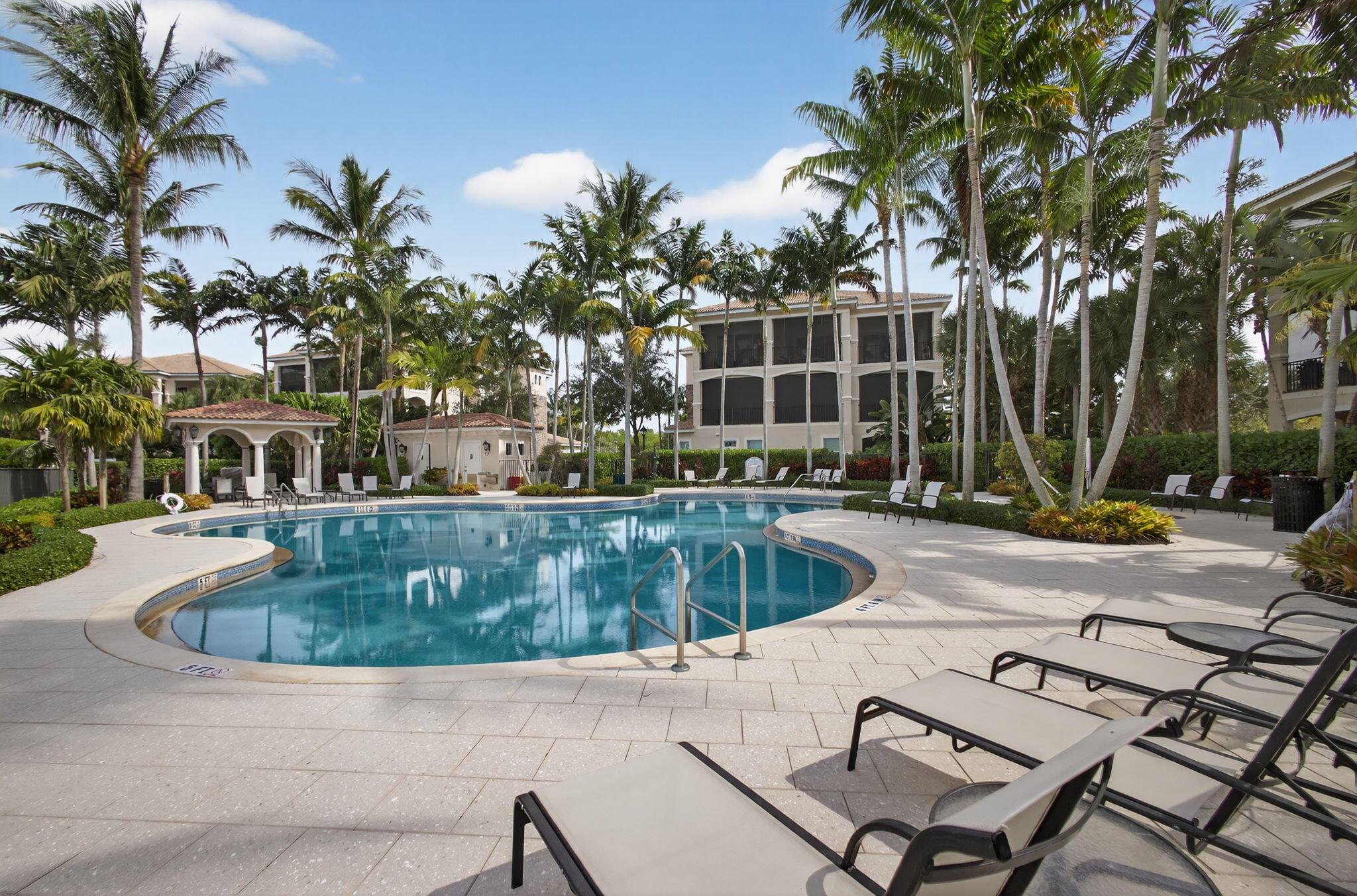 CARRIAGE HOMES AT FRENCHM - Residential