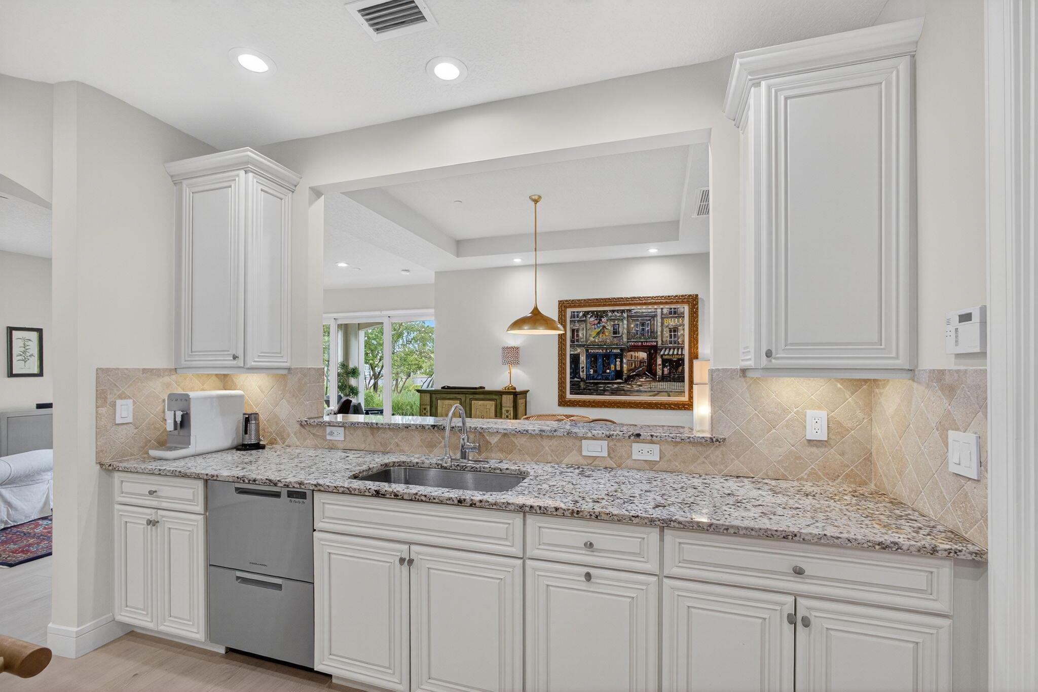 CARRIAGE HOMES AT FRENCHM - Residential