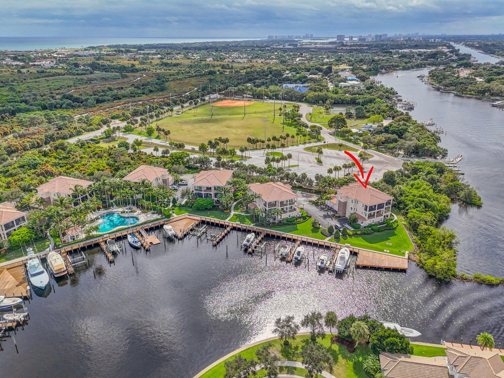 CARRIAGE HOMES AT FRENCHM - Residential