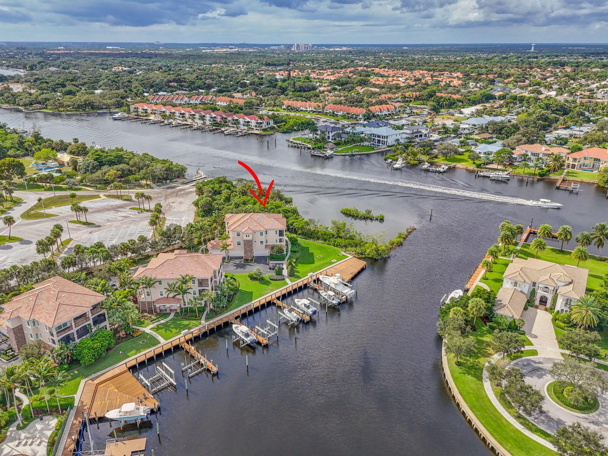 CARRIAGE HOMES AT FRENCHM - Residential