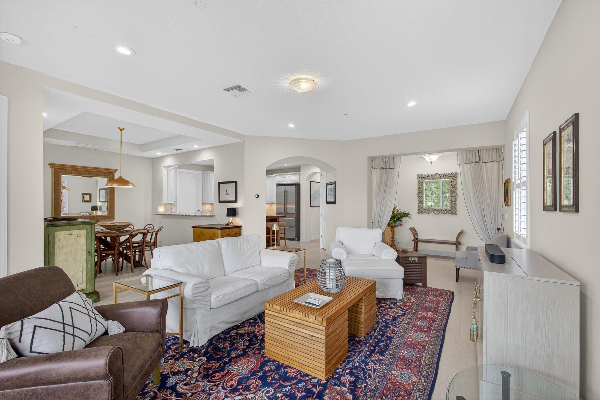 CARRIAGE HOMES AT FRENCHM - Residential