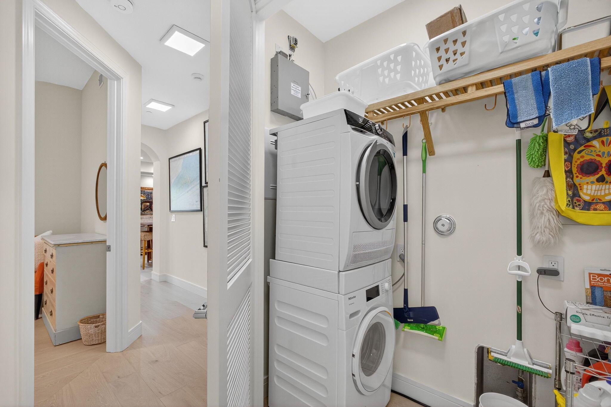 CARRIAGE HOMES AT FRENCHM - Residential