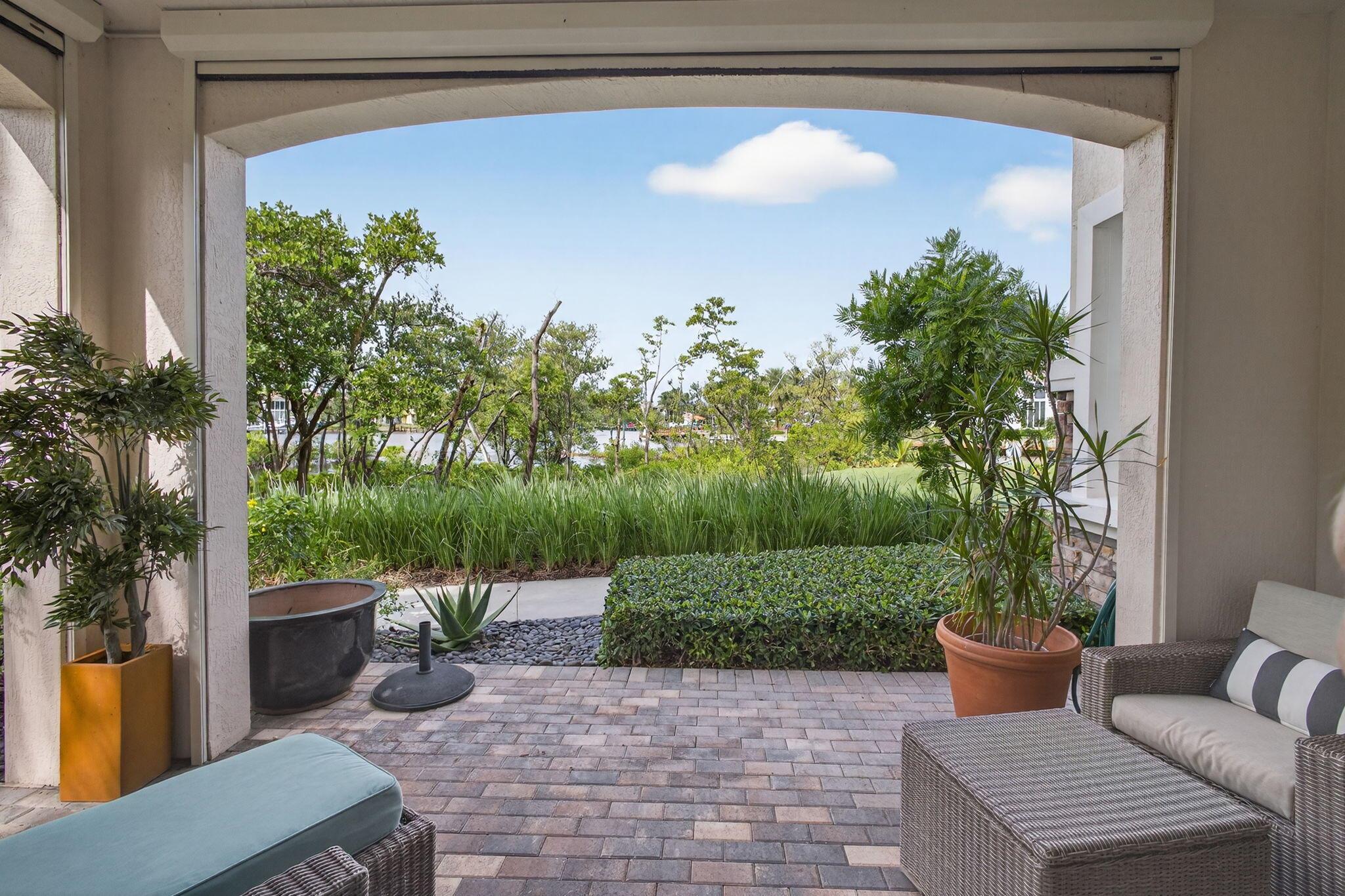 CARRIAGE HOMES AT FRENCHM - Residential