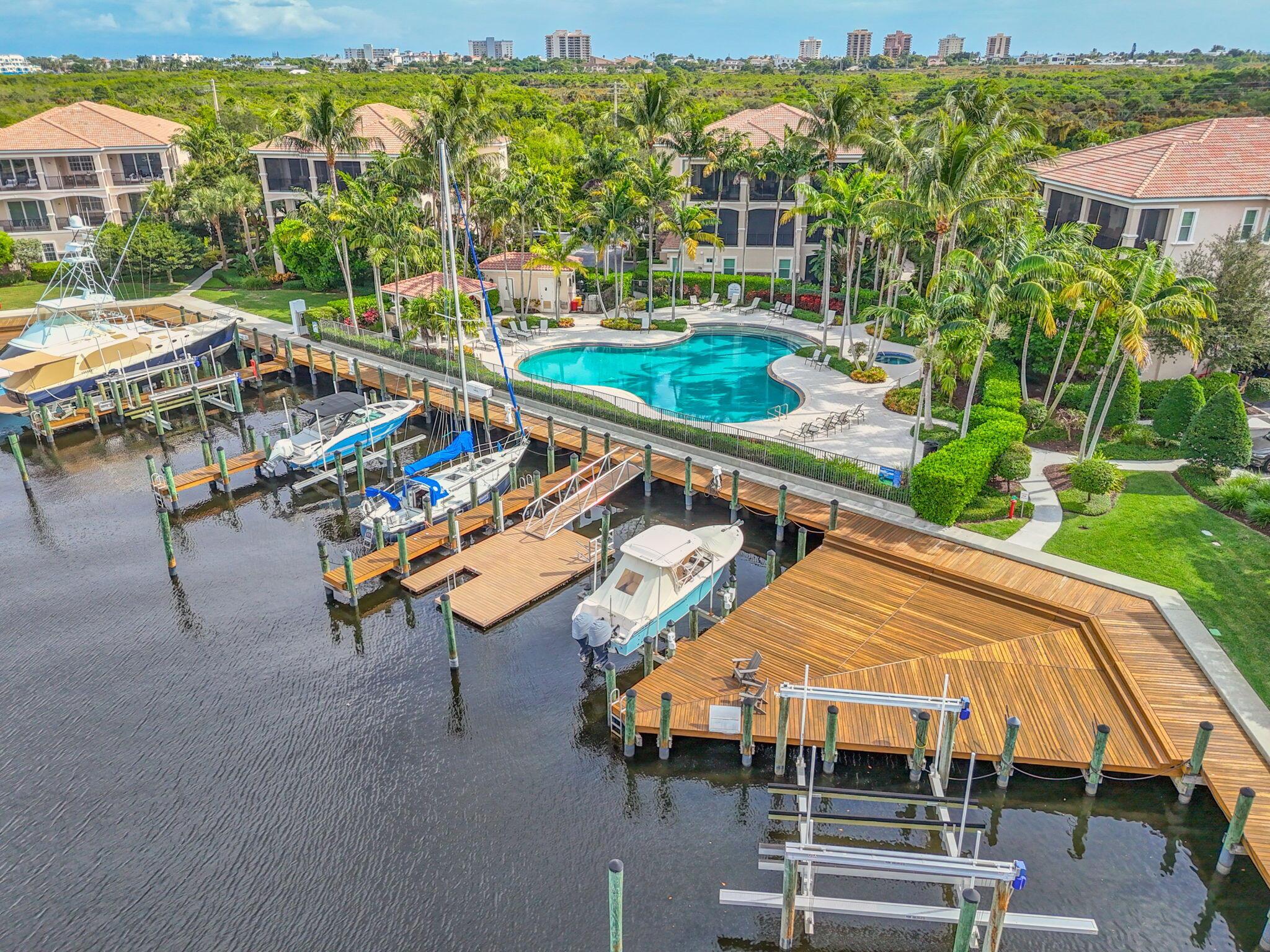 CARRIAGE HOMES AT FRENCHM - Residential