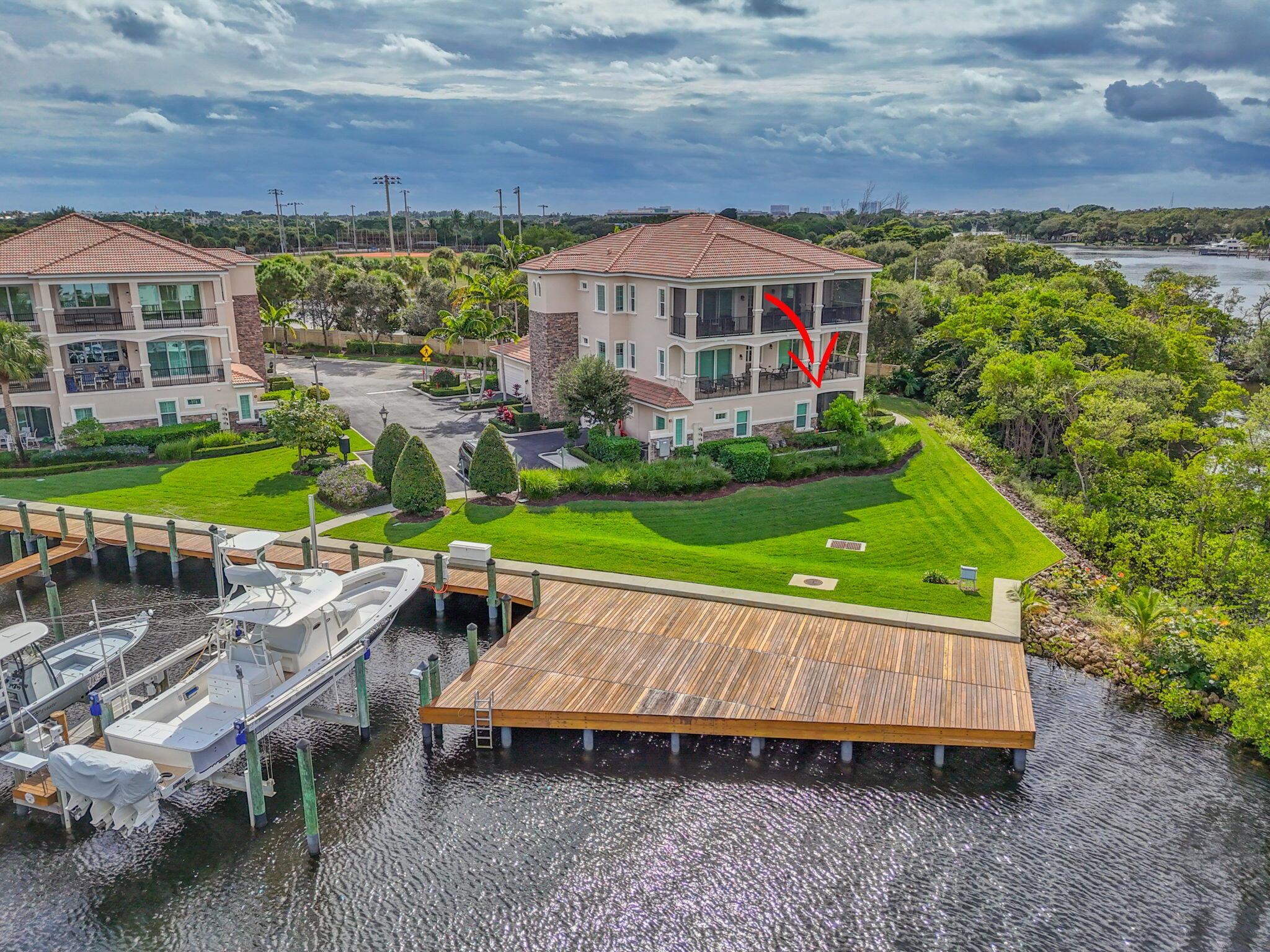 CARRIAGE HOMES AT FRENCHM - Residential