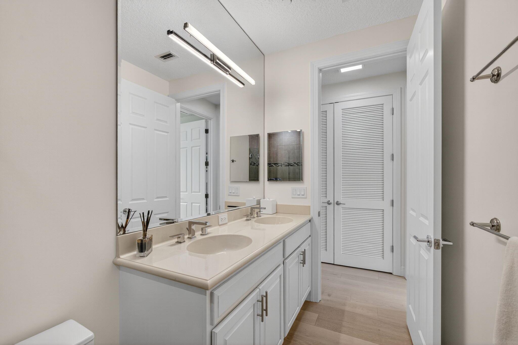 CARRIAGE HOMES AT FRENCHM - Residential