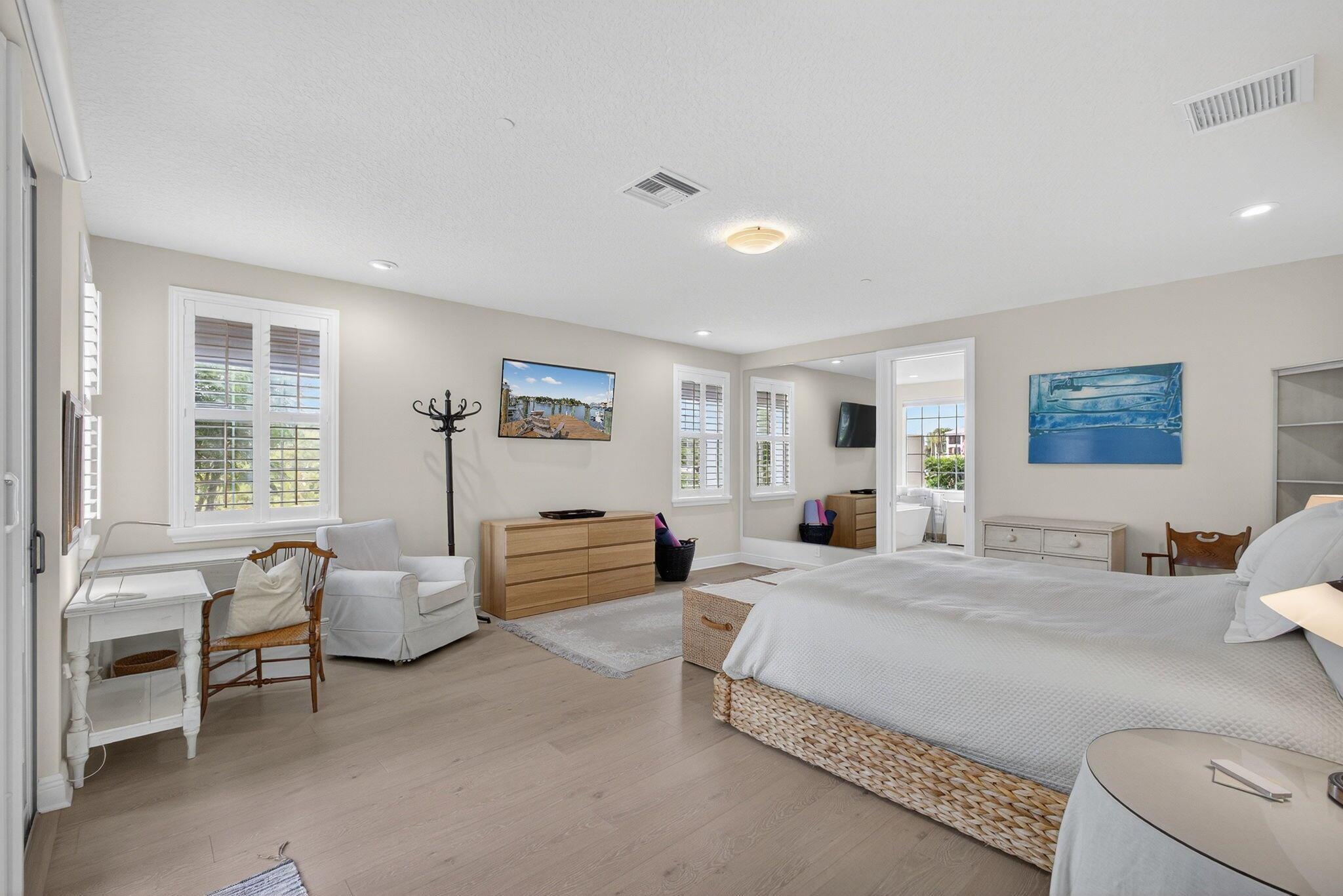 CARRIAGE HOMES AT FRENCHM - Residential