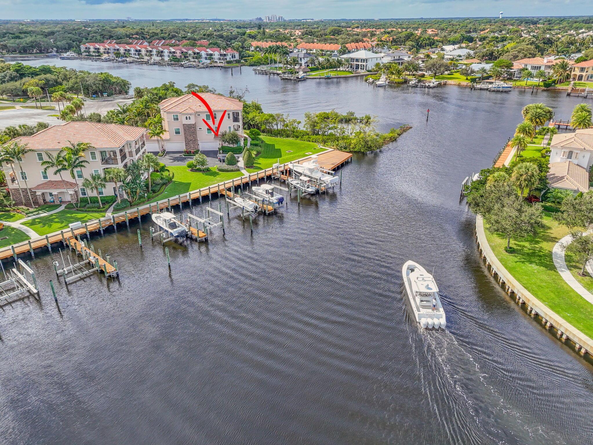 CARRIAGE HOMES AT FRENCHM - Residential