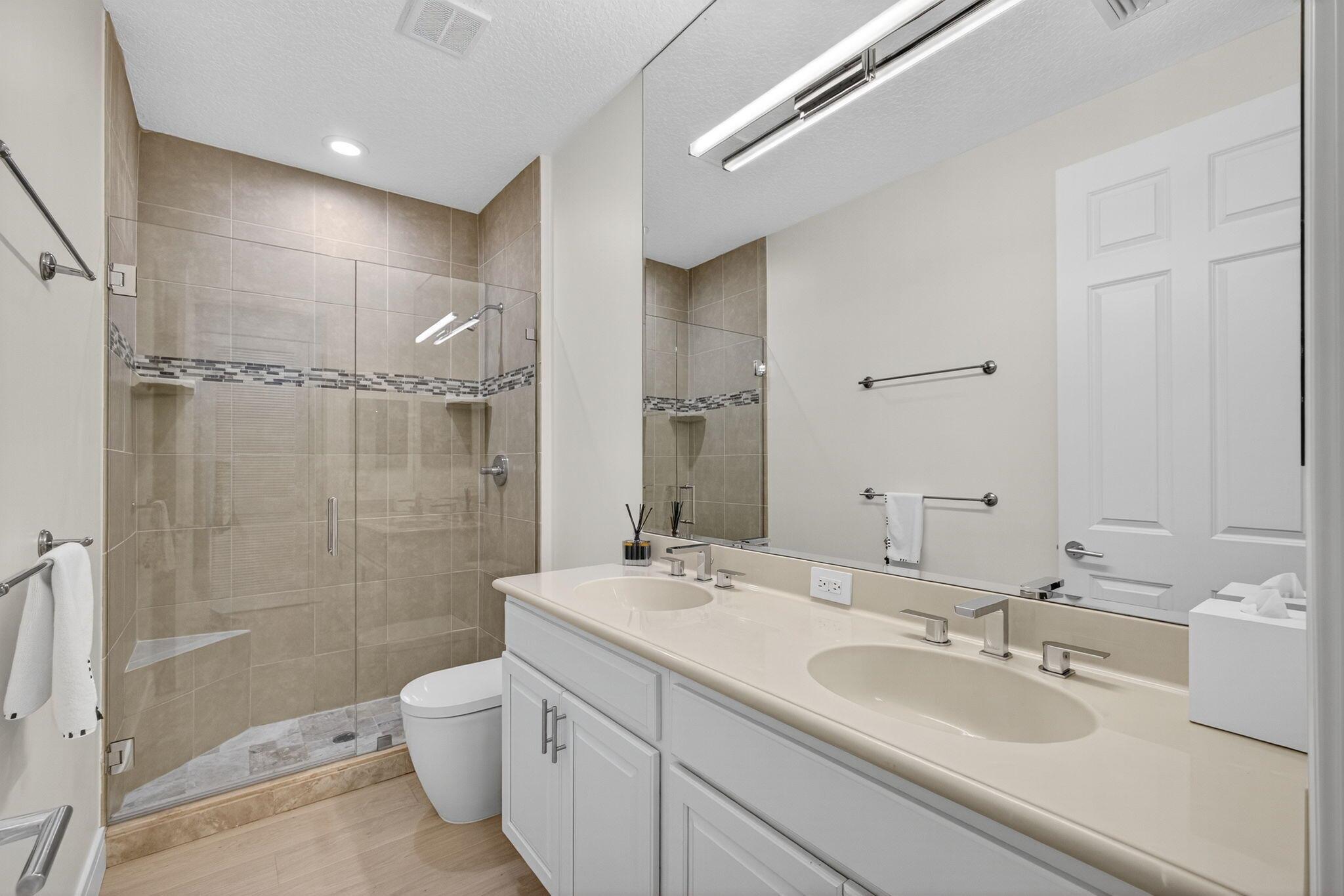 CARRIAGE HOMES AT FRENCHM - Residential