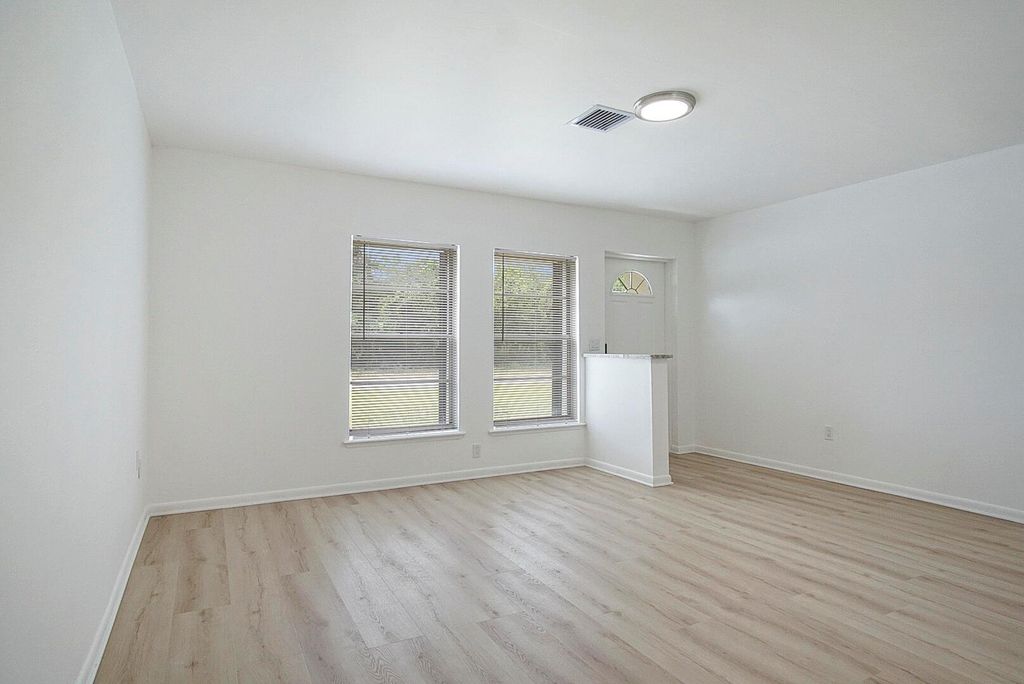 Photo of 109 SW Essex Drive, Port Saint Lucie, FL 34984 (MLS # R10978664)