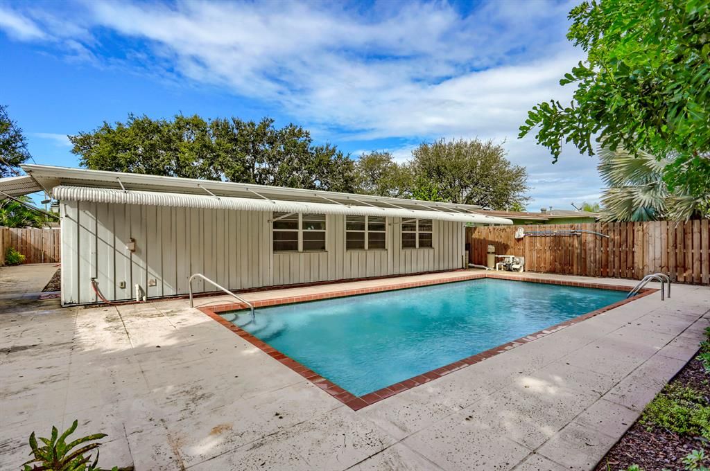 Photo of 526 Ivy Avenue, Palm Beach Gardens, FL 33410 (MLS # R10751790)