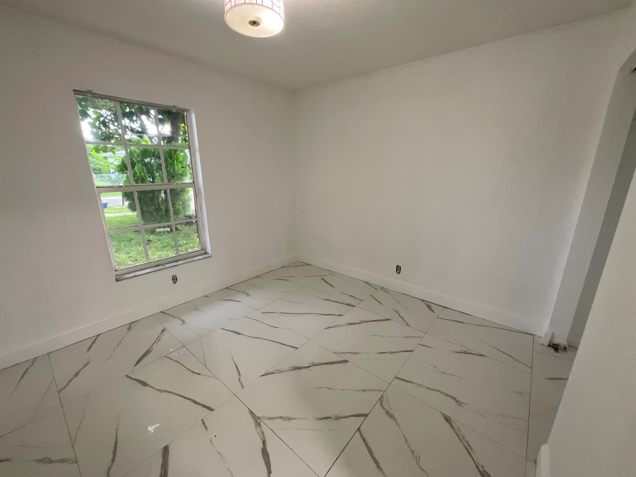 LAKE BOYNTON ESTATE - Residential Lease