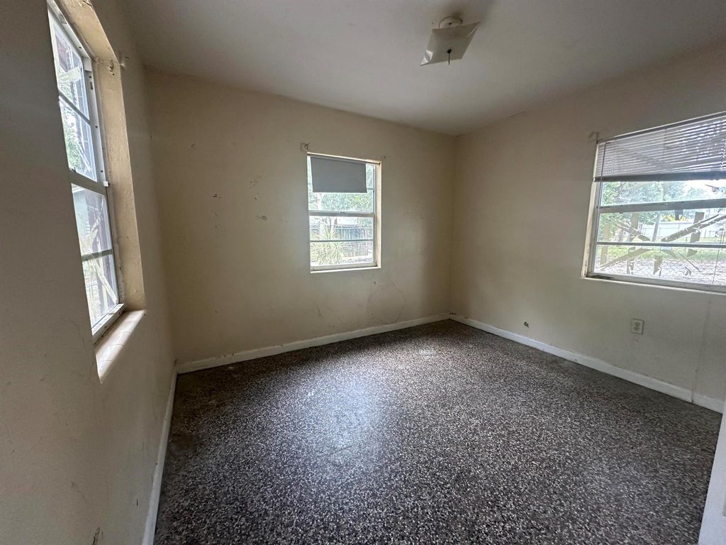 Photo of 706 Boston Avenue, Fort Pierce, FL 34950 (MLS # R11076802)