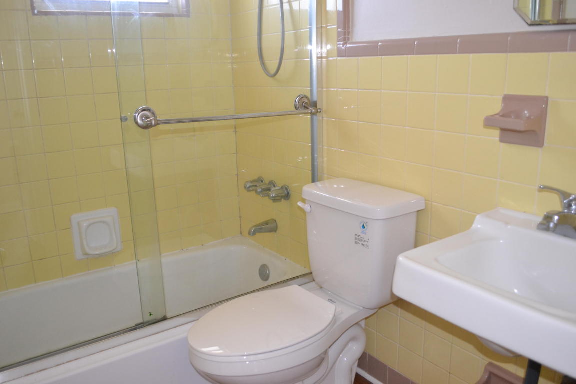 CLOWS ADD TO WPB - Residential Lease