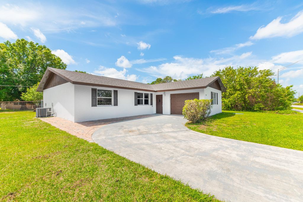 Photo of 550 SW Prima Vista Boulevard, Port Saint Lucie, FL 34983 (MLS # B26016627)