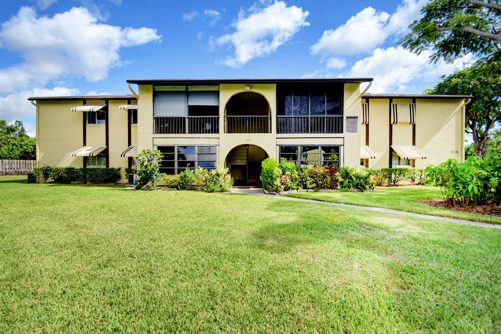 Photo of 325 Pine Ridge Circle Cir #D-1, Green Acres, FL 33463 (MLS # R10753426)