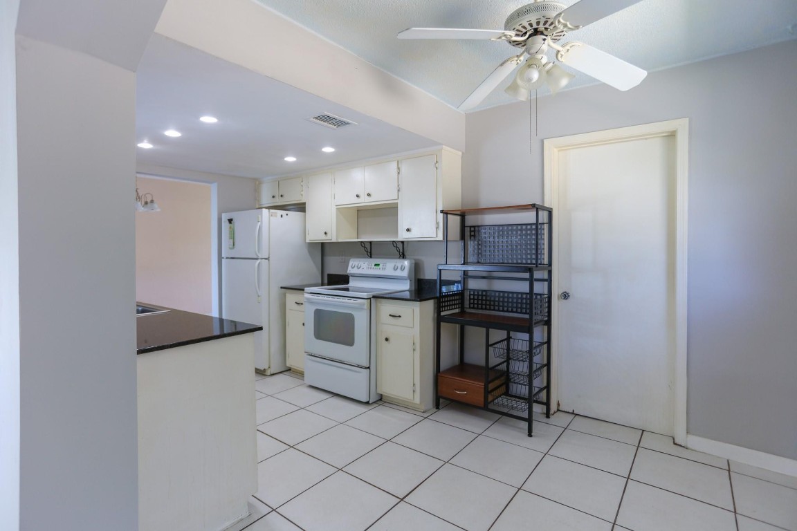 MAINLANDS OF TAMARAC LAKE - Residential Lease