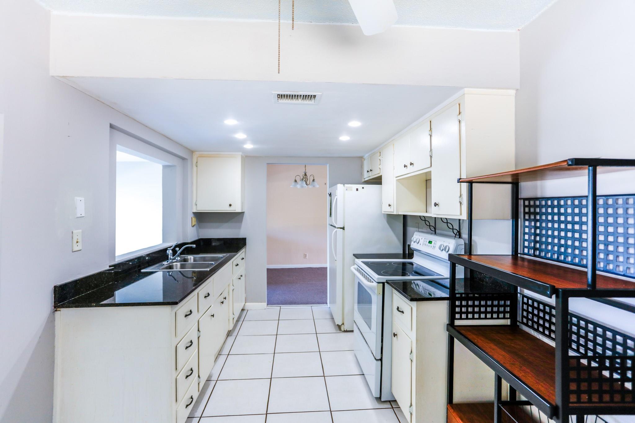 MAINLANDS OF TAMARAC LAKE - Residential Lease