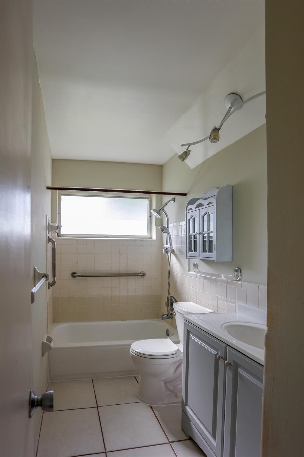 MAINLANDS OF TAMARAC LAKE - Residential Lease