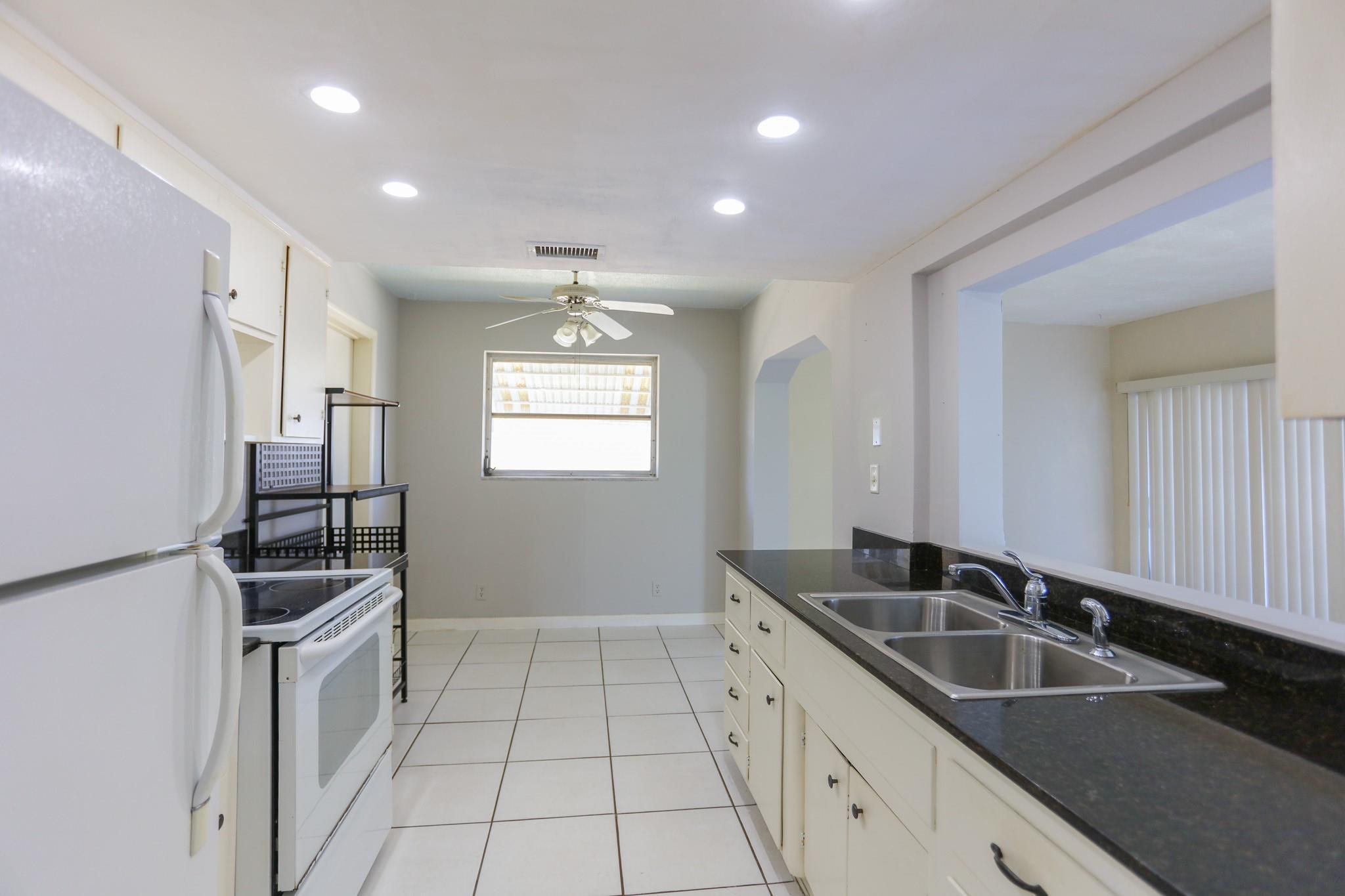 MAINLANDS OF TAMARAC LAKE - Residential Lease